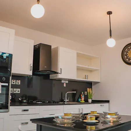 Beachfront Dr Gazde/Camere de închiriat St. Paul's Bay