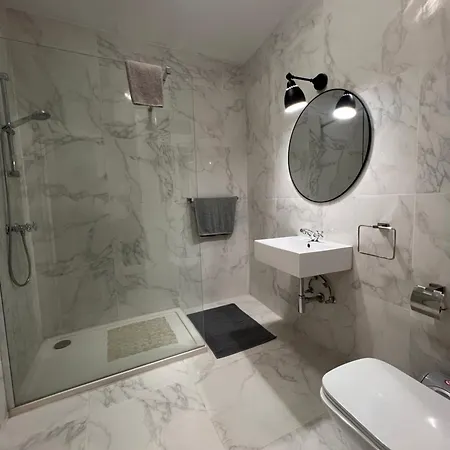 Quarto em Acomodações Particulares Beachfront Dr St. Paul's Bay